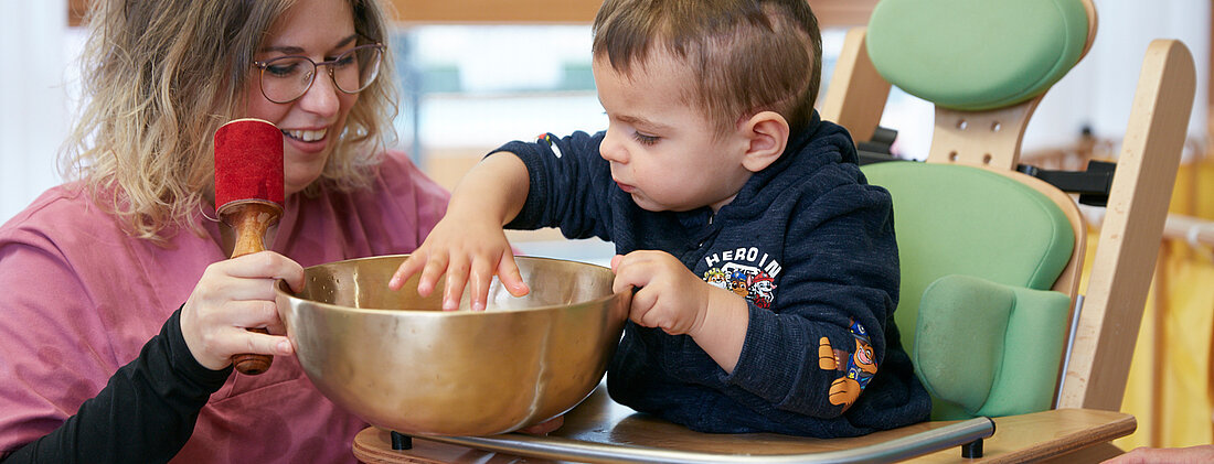 Picture: The educator arouses a child's curiosity with a singing bowl