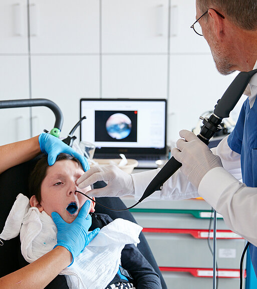 Picture: During the endoscopic swallowing examination, a doctor uses an endoscope to examine the function of a boy's larynx.